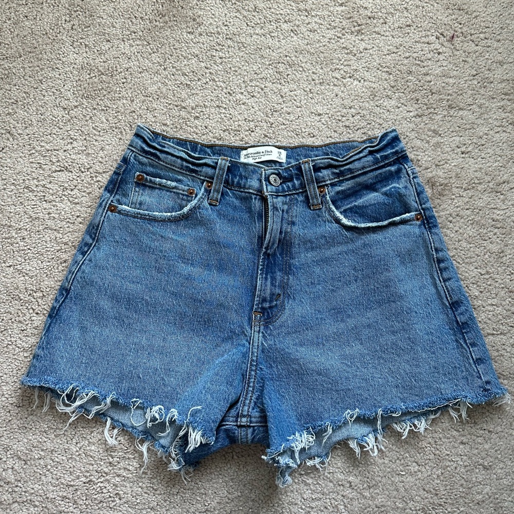 Abercrombie & Fitch The 90s Relaxed Cutoff Short